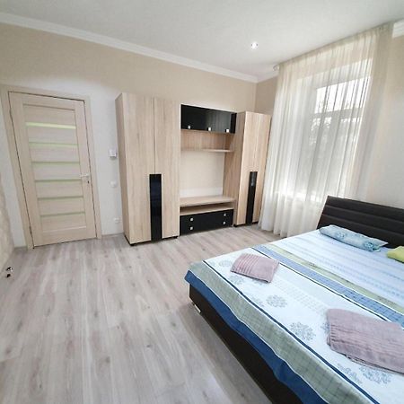 Tourist Home At Stefan Cel Mare With 2 Rooms Chisinau Bagian luar foto