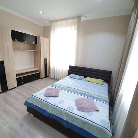 Tourist Home At Stefan Cel Mare With 2 Rooms Chisinau Bagian luar foto