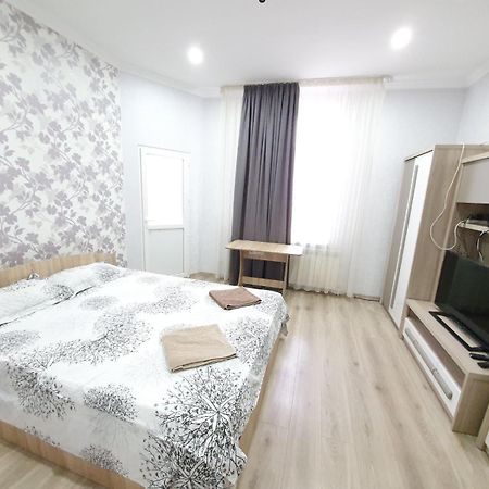 Tourist Home At Stefan Cel Mare With 2 Rooms Chisinau Bagian luar foto